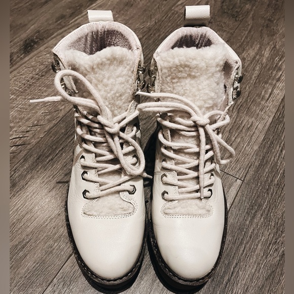 Shoe The Bear — BEX - Picture 3 of 5